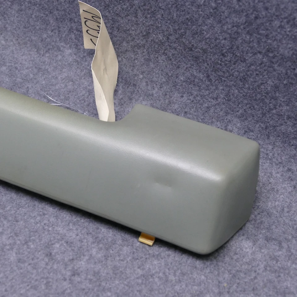 Buick Century 1986 pasajero derecho puerta delantera reposabrazos almohadilla 20263046 vinilo gris M553 Foto 4 de 4