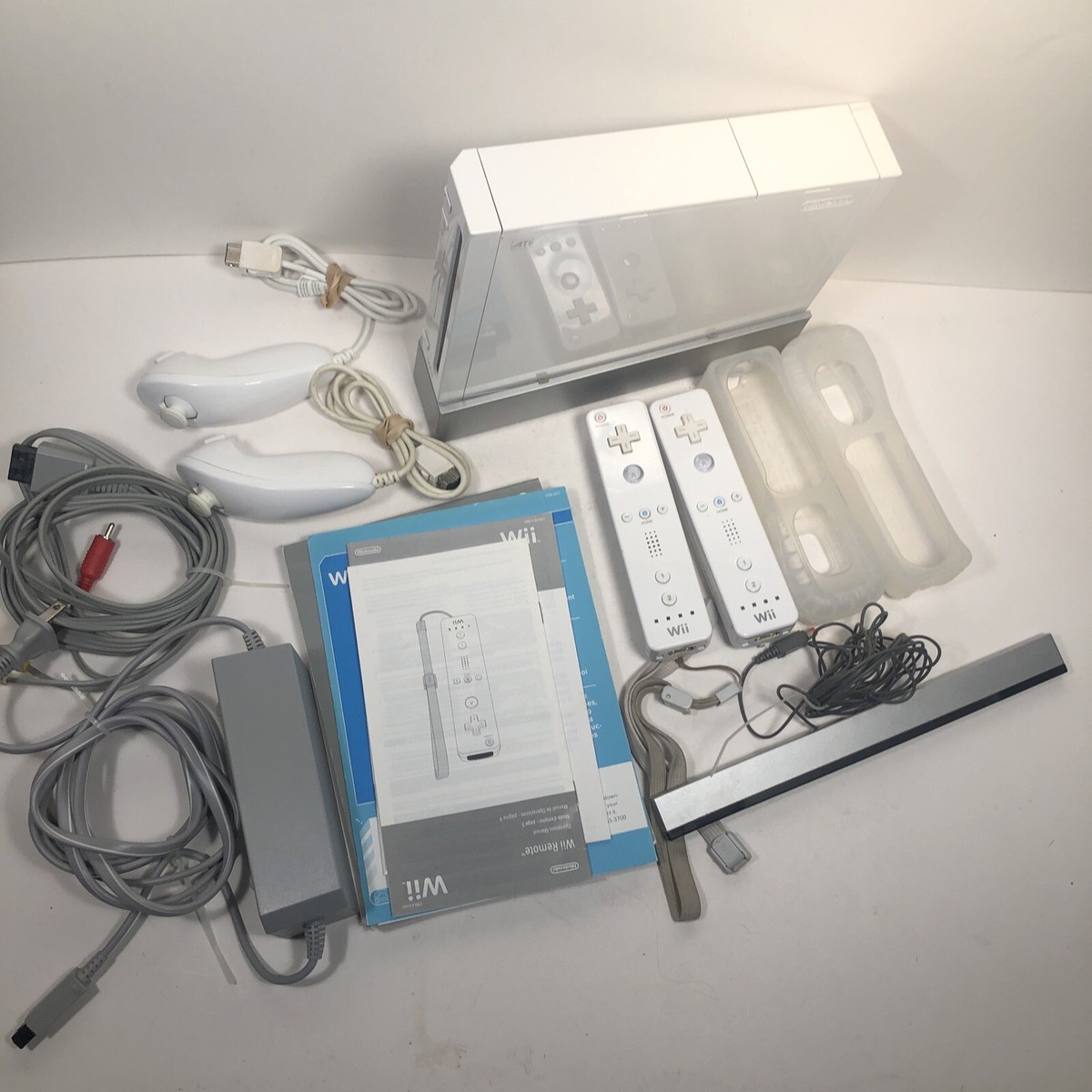 Nintendo Wii Gaming Console Sensor +Cords White RVL-001(USA