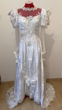 Brautkleid/Hochzeitskleid Weiß mit Schleppe, Perlen und Schleifen 36/38