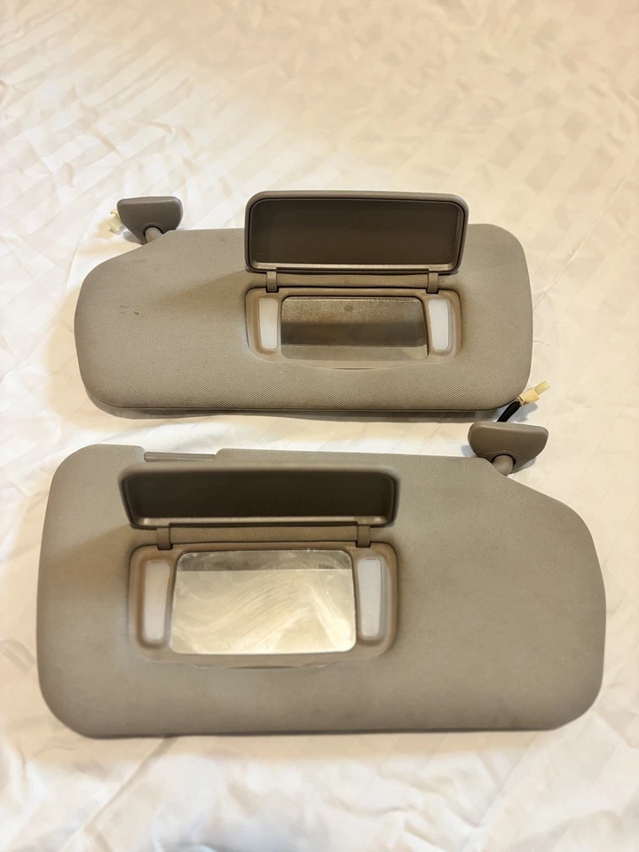 Juego de pares de parasoles laterales para conductor y pasajero Nissan Altima 2005-2006 gris iluminado Foto 2 de 4