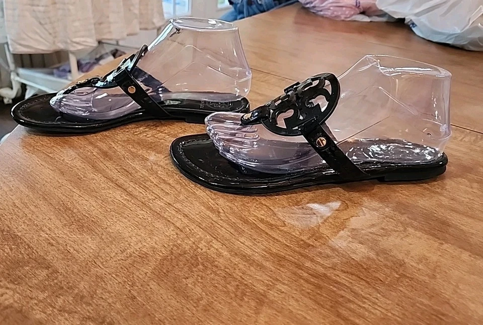 Sandalia Tory Burch Miller talla 9 M charol negro Foto 2 de 4