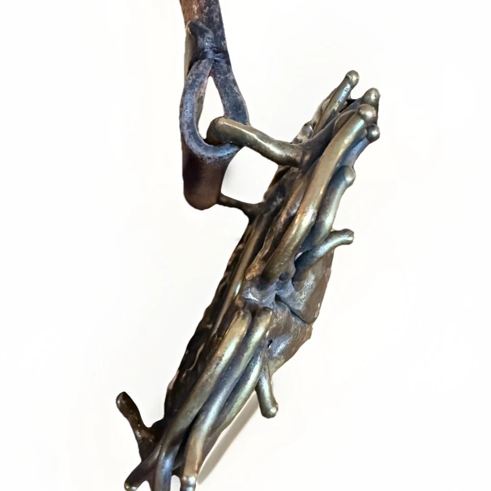 Cinturón de cuero de vaca de grano completo con hebilla de león brutalista de latón de la década de 1960 hecho a mano de colección Foto 3 de 4