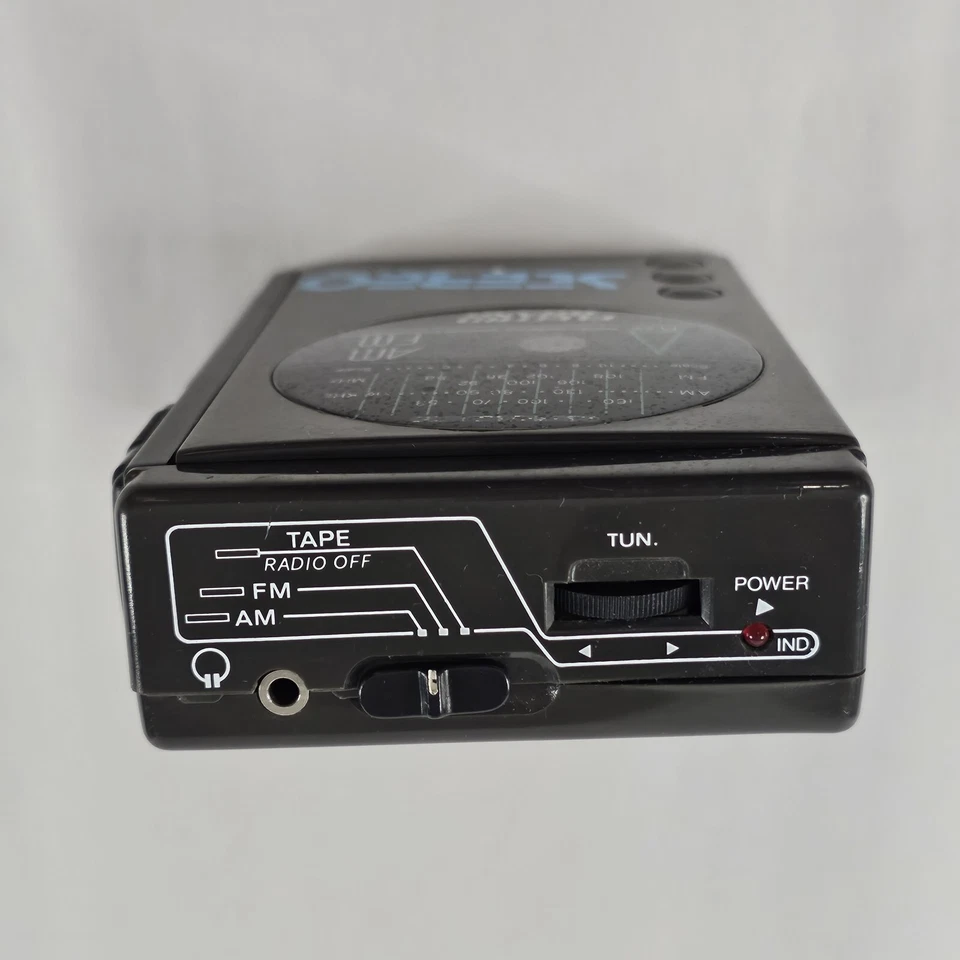 1990s ELECTRO BRAND 2029 AM FM Radio Personal Cassette Walkman FOR PARTS READ - Image 2 of 4