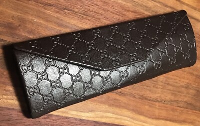 Gucci LEATHER Triangle Folding Sunglasses or Eyeglasses Case  display picture 3