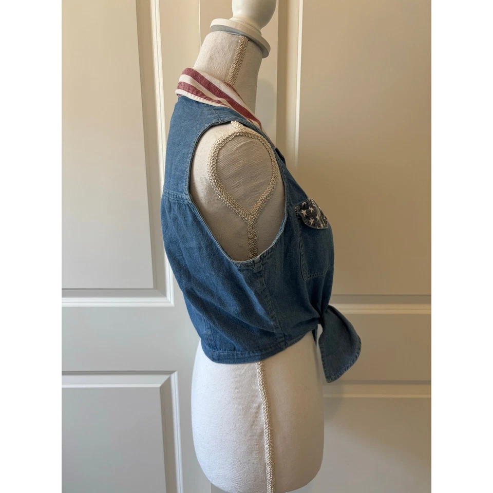 Camiseta sin mangas recortada delantera con botones cambray vintage Foto 4 de 4