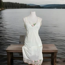 Vintage Val Mode Lingerie Ivory Nylon Embroidery Lace Slip Sz 36/38