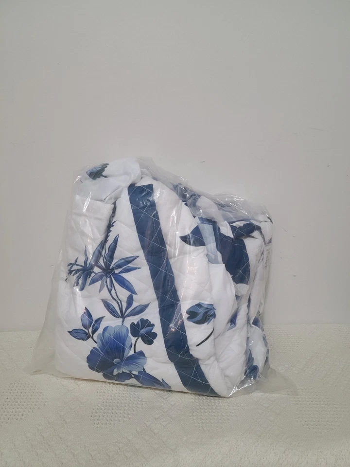 Colecciones Etc Encantadora Mariposa Borde con Volantes Edredón King Foto 2 de 3