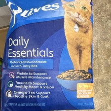 9Lives Daily Essentials Dry Cat Food, Skin Coat Care, Chicken Beef Salmon