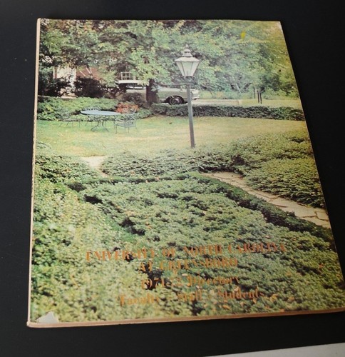 Vintage 1971-72 University of North Carolina Greensboro telephone directory - 第 1/8 張圖片