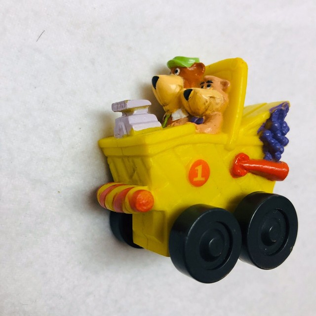 Yogi Bear and Boo Boo Picnic Basket Car Hanna Barbara Happy Meal Toy