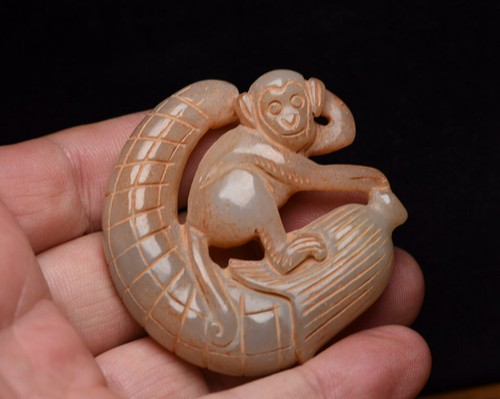 Certified Natural Hetian Jade Hand-carved Exquisite Monkey Statue 4145 - 第 7/9 張圖片