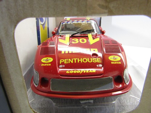 Solido Die-cast 1:18 Scale Momo Porsche 935 DRM 1981 #30 Giampero Moretti - Picture 11 of 16