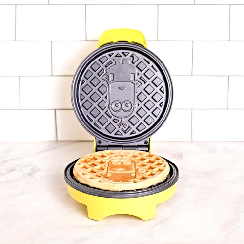 Uncanny Brands Minions Waffle Maker
