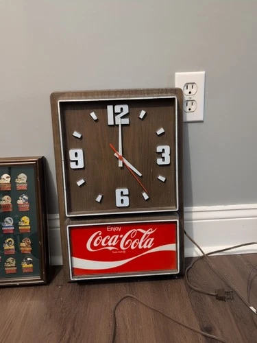 Coca-Cola Vintage Electric Wall Clock Wood Grain Impact Int Tested and Working