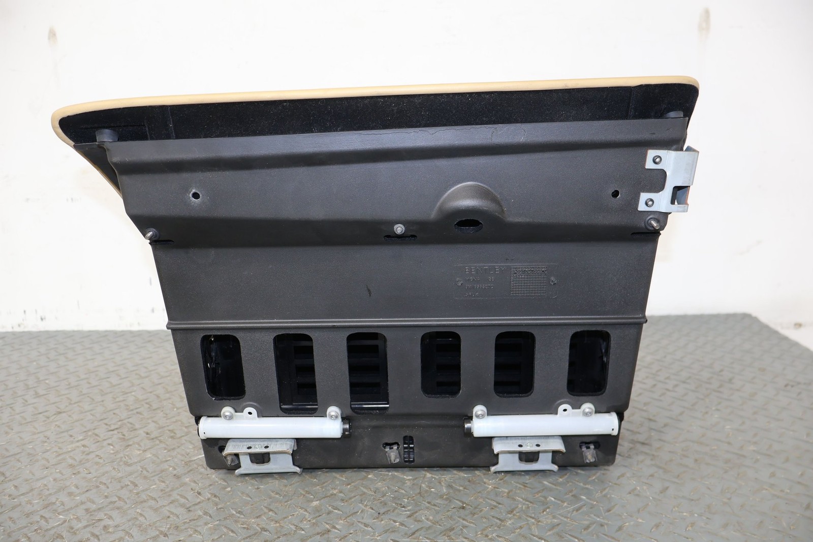 Bentley Continental 2006 Glove box