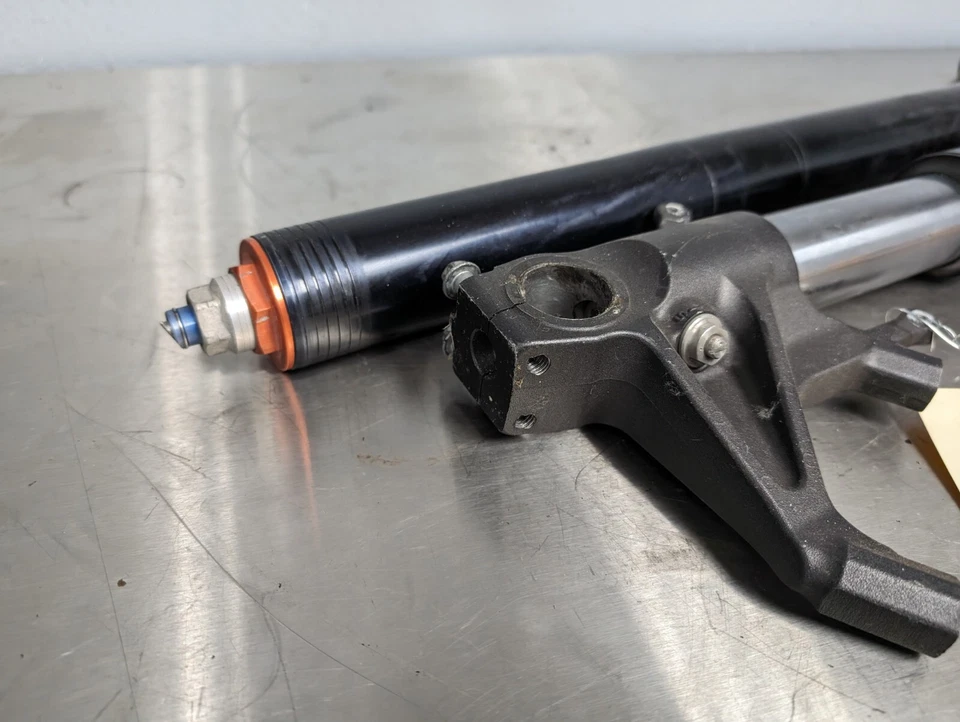 Aprilia RSV Tuono 1000r 2006-2010 horquillas delanteras de fábrica suspensión delantera recta Foto 3 de 4