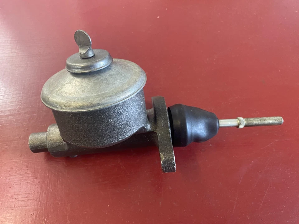 1964-65 OLDSMOBILE F85/ PONTIAC TEMPEST w/ MANUAL BRAKES MASTER CYLINDER 49212 - Image 3 of 4