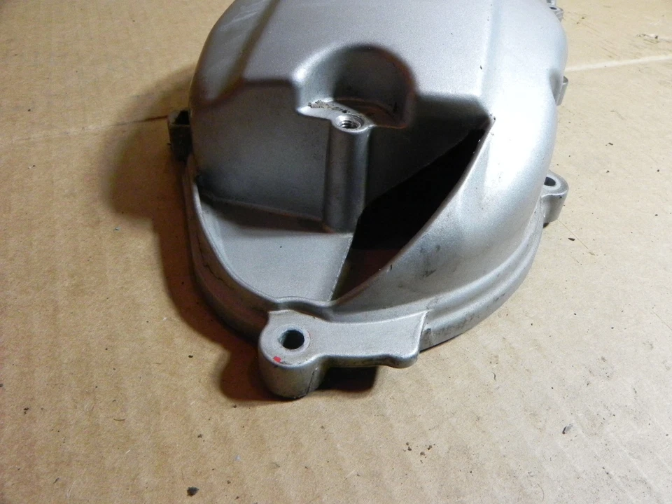 Cubierta de transmisión Yamaha Zuma 125 2009-2015 usada buena con pernos Foto 3 de 4