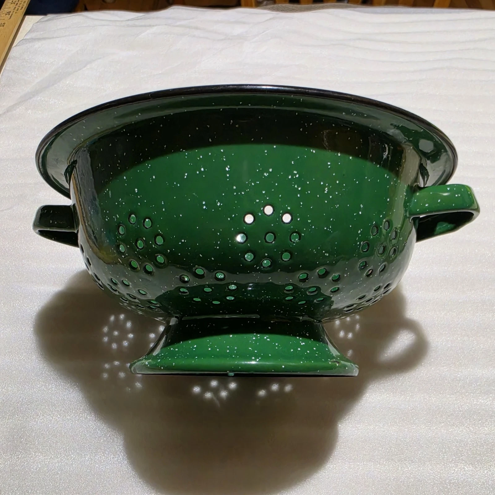 VTG Enamelware Colander Strainer Farmhouse Primitive Green White Speckled 9.5x5"
Opens in a new wind
