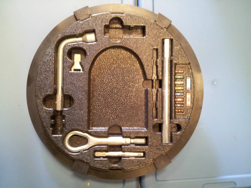 MERCEDES-BENZ W220 S430 S500 TOOL KIT 2205800005 00 2001 2002 2003 2004 2005 06  - Image 2 of 3