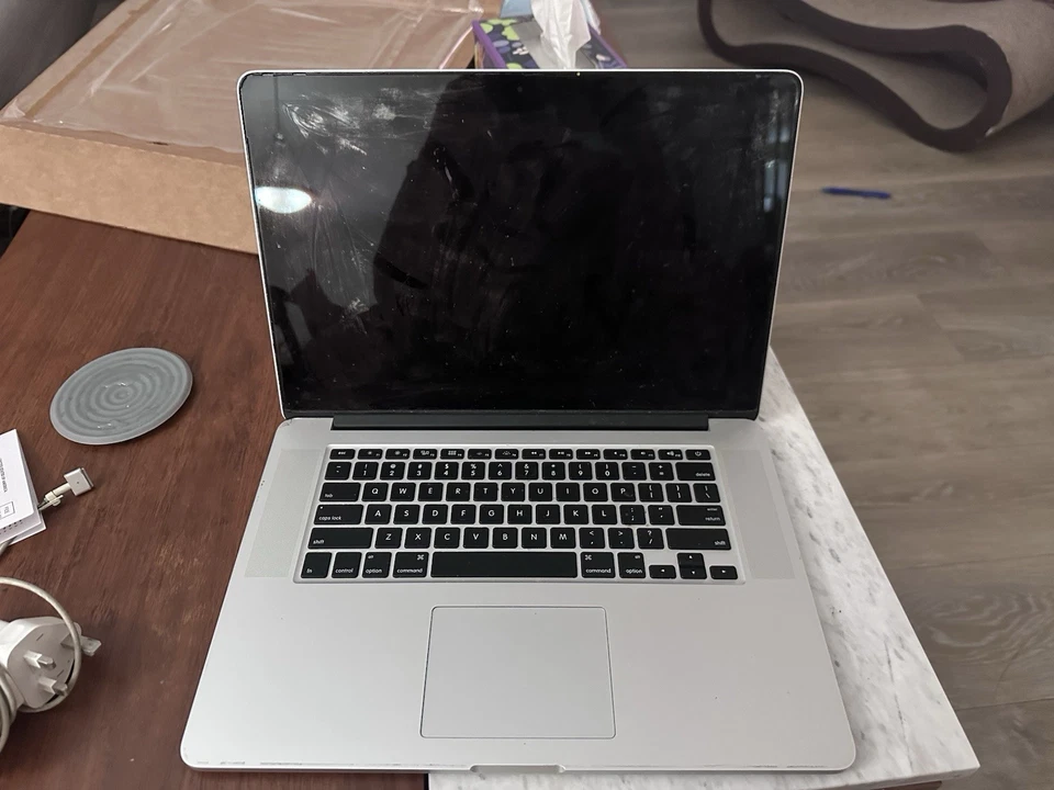 Apple MacBook Pro 15-Inch 2.2GHz Intel Core i7 16GB RAM 256GB SSD (Mid-2015) - Image 3 of 4