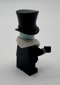 The LEGO Batman Movie Minifigure:  The Penguin 70909 Batcave NEW