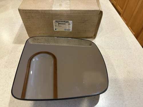 NOS OEM GM 2003-2007 Savanna Express Chevrolet GMC Driver Mirror Glass 88944454