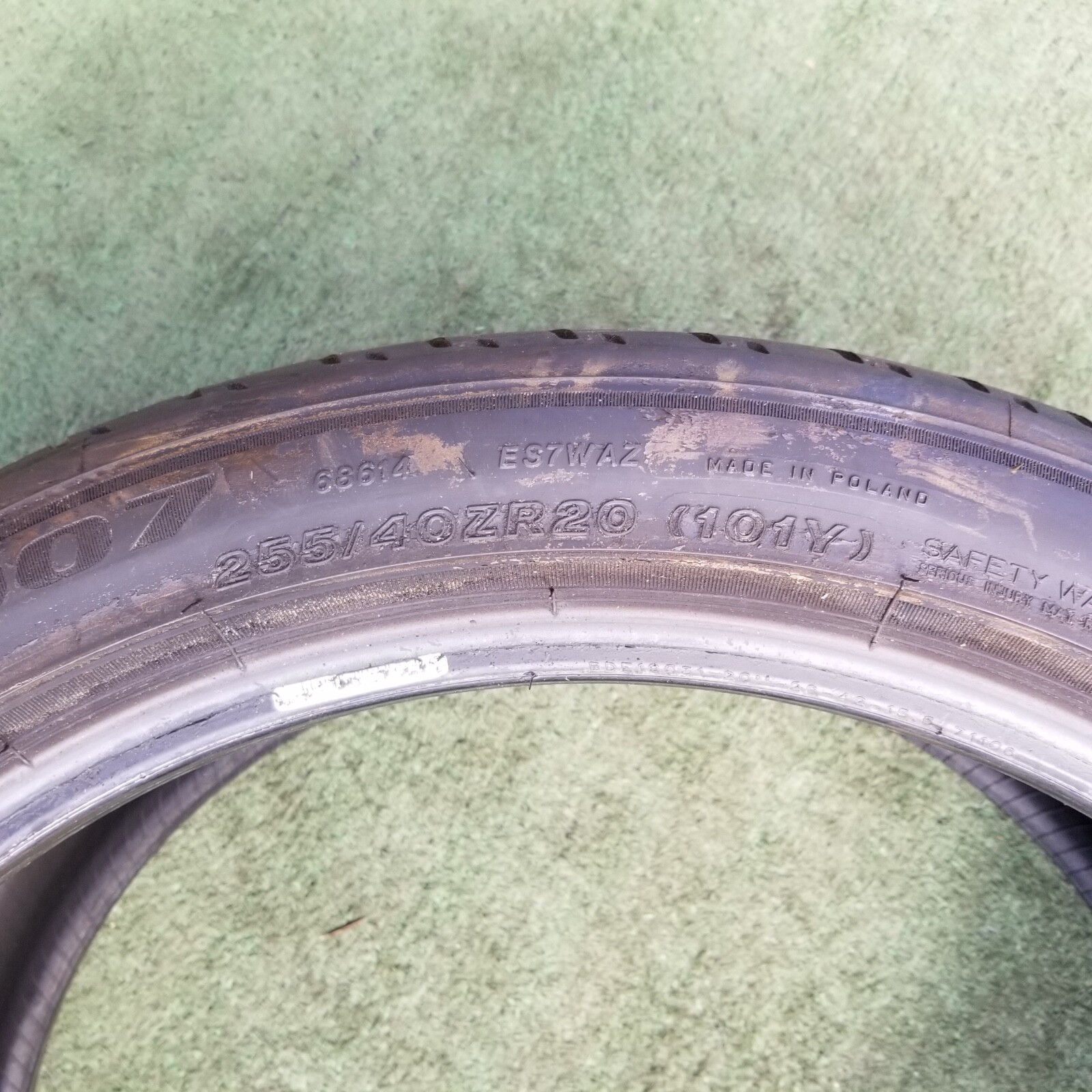 255/40R20 Bridgestone Potenza S007 Tire 255/40ZR-20 255/40ZR20 Aston Martin 80%