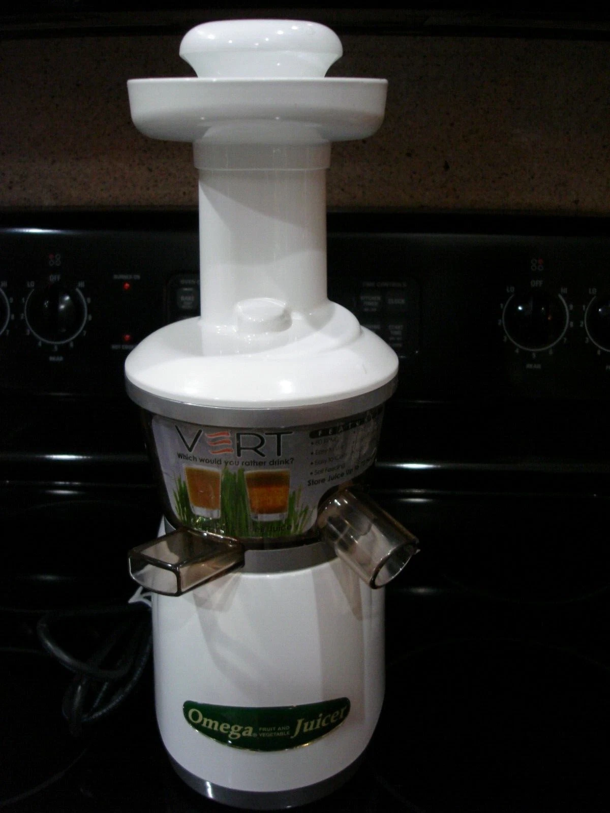 White OMEGA Vert Juicer Low Speed Vertical Masticating VRT330HD New W/O Box