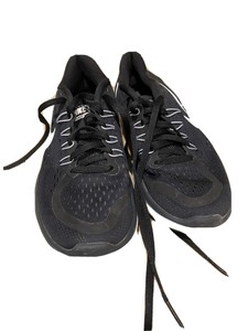 black nike shoes size 6