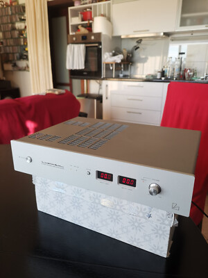 Luxman M-200 amplifier in perfect condition, 10/10. 230 V