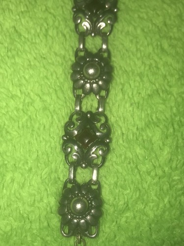Estate Vintage Sterling Silver Hallmarked Sterling Garnet Bracelet - Picture 5 of 18