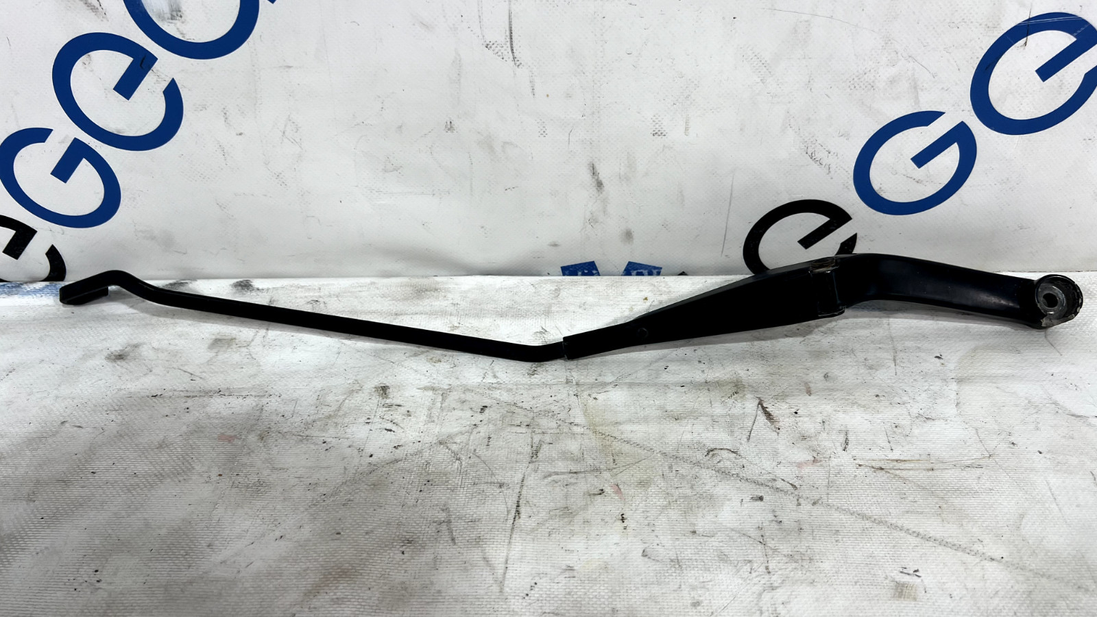 ASTON MARTIN V8 VANTAGE WINDSHIELD LEFT SIDE WIPER OEM 2011 🔵