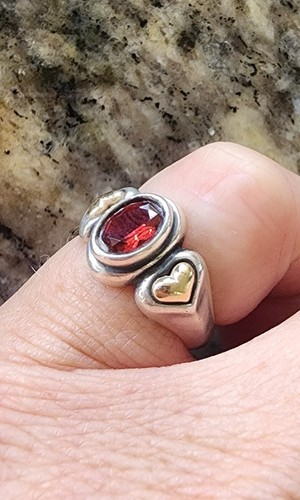 Retired James Avery 14kt Gold Hearts Silver Band w/ Garnet Oval Center Ring 5.5 - Picture 1 of 3