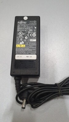 Fujitsu Limited ADP-65JH Ab Netzteil 20V 3.25A Gebraucht Aktiv Ohne Stromkabel