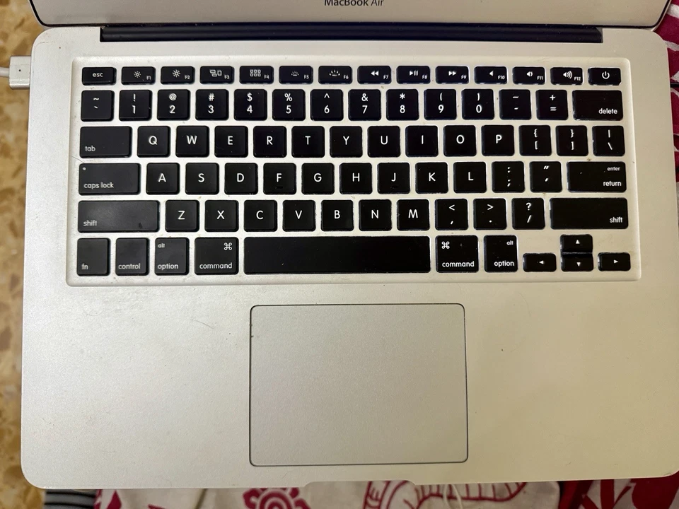 Apple MacBook Air 13" 2015 · i7 · 8GB · 256GB, foto 2 di 5