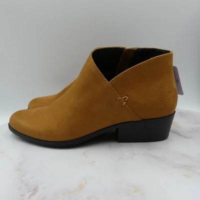 Aerosoles Boots Womens Size 5.5M Tan Faux Suede Ankle Zip Cayu - Image 1 of 4