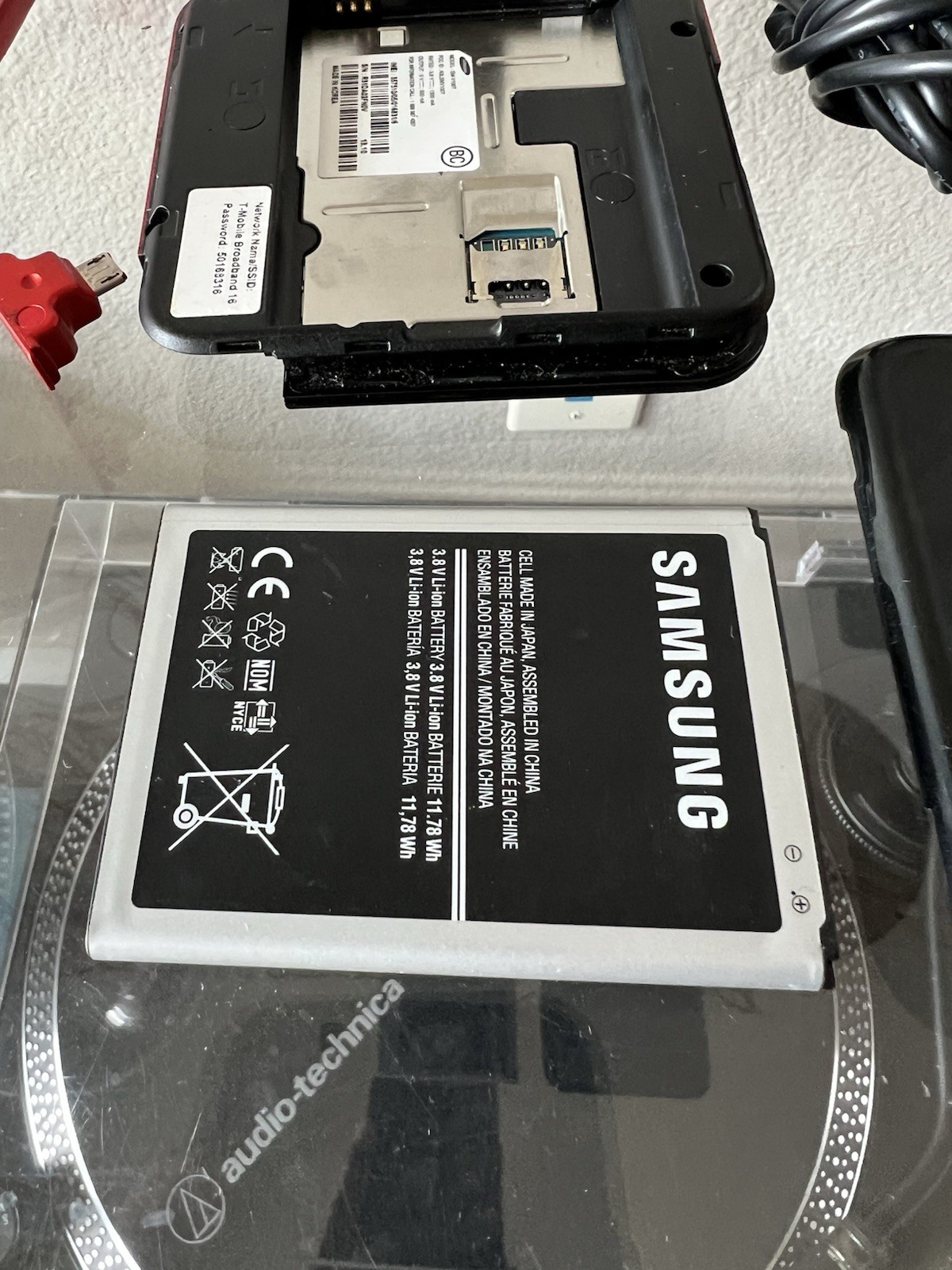 T-Mobile Samsung SM-V100T LTE 4G - Wireless Hotspot W/Battery SIM Card