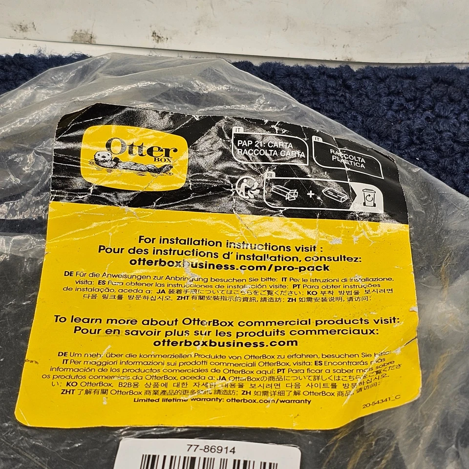 OtterBox 77-86914: Tablet Utility Series Latch Carrying Case W/Accessory Bag - Image 4 of 4