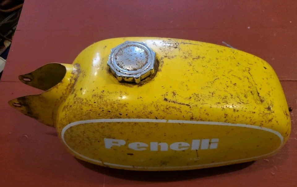 Винтажный бензобак Benelli с петлевым клапаном и крышкой бензобака (может быть, Banshee 90??) - Изображение 3 из 4