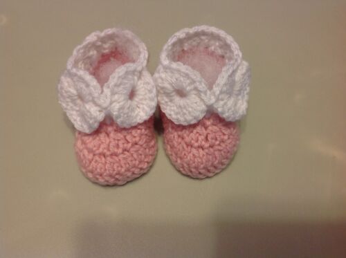 Häkel Babyschuhe gehäkelt Babystiefel gehäkelte Puppe Schuhe rosa und weiß - Bild 1 von 2