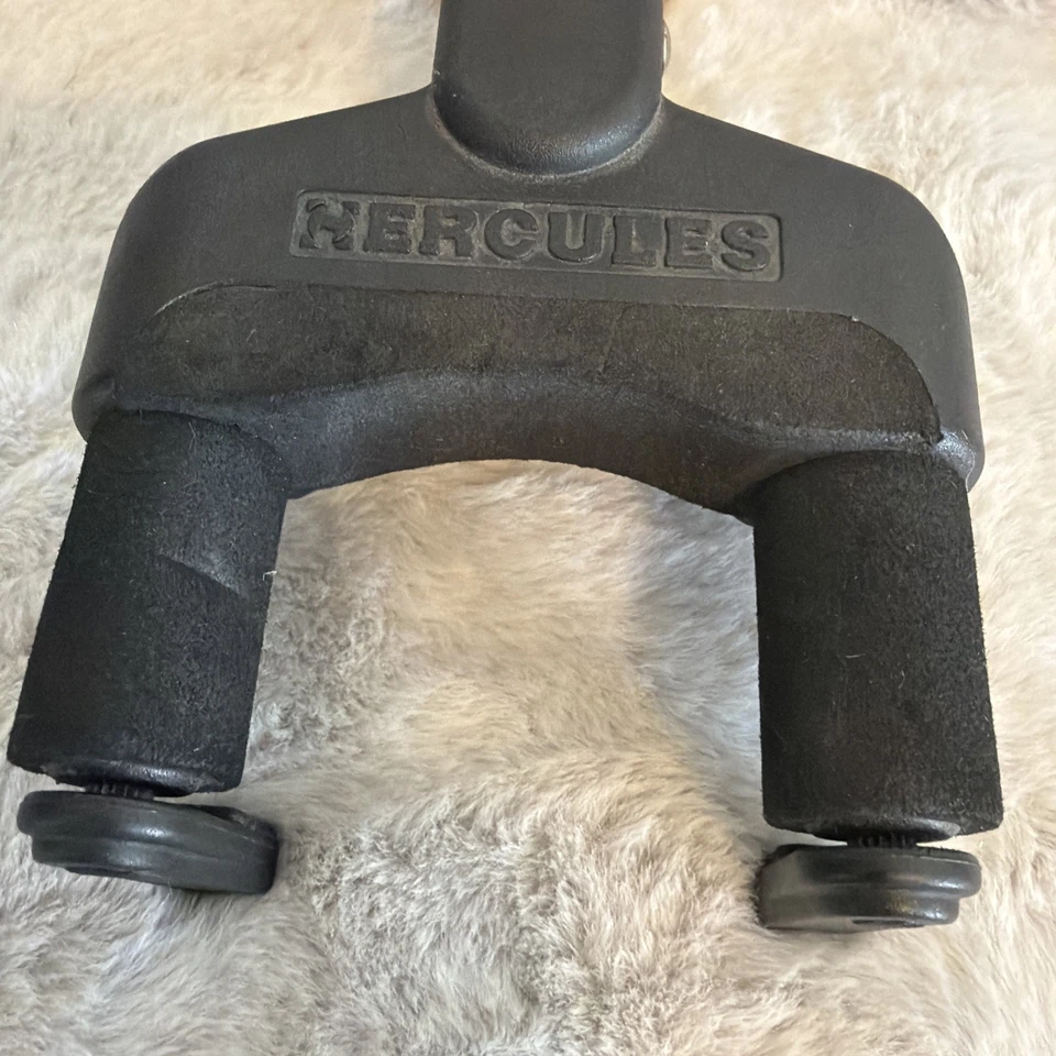 Настенная вешалка для гитары Hercules с деревянным основанием хорошее состояние товара - Изображение 3 из 4