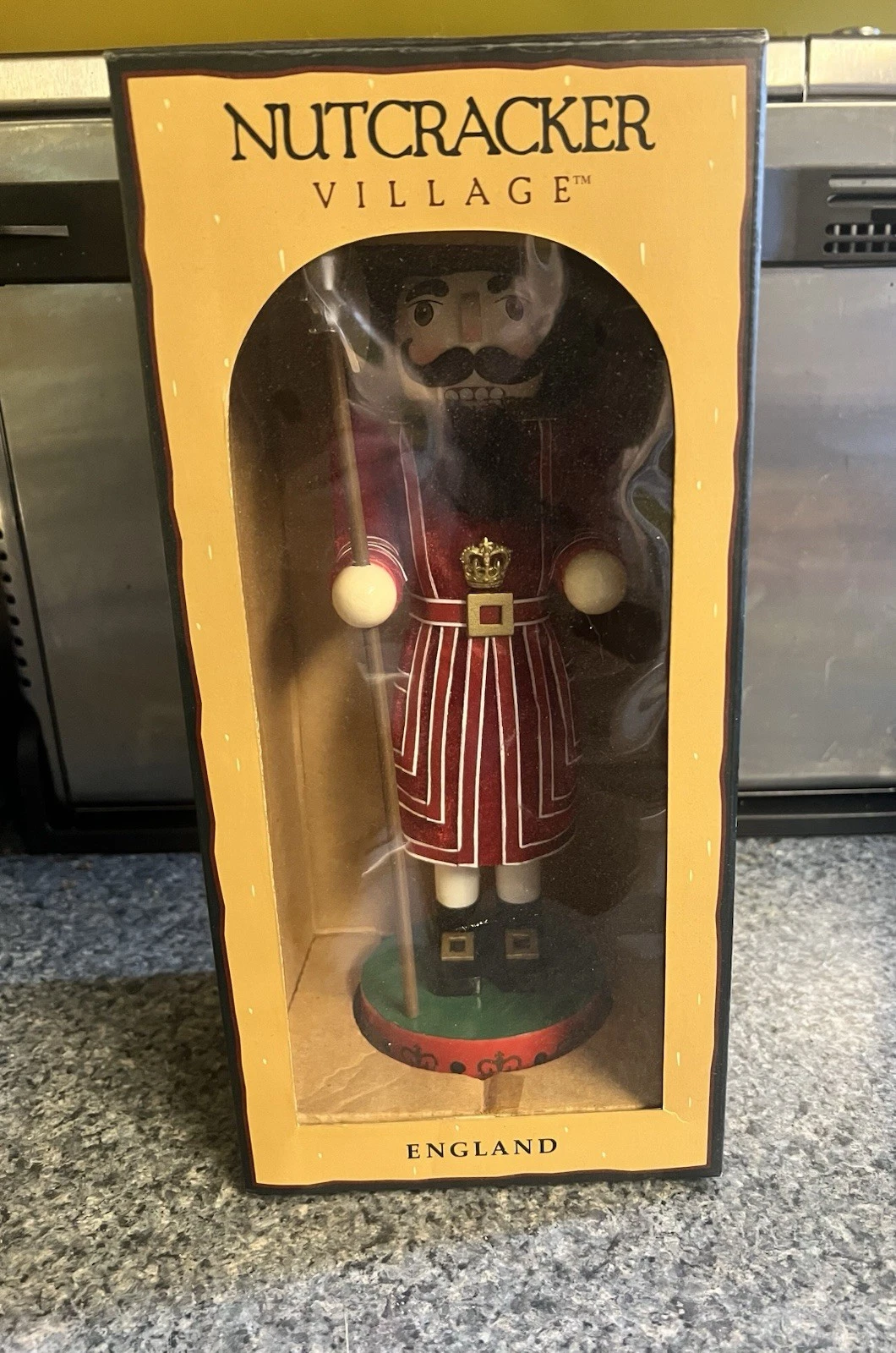 Nutcracker Village Beefeater Tower Of London Royal Guard Top Hat England 2002