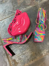 Hottest Vibes Kisses Purse Fuchsia