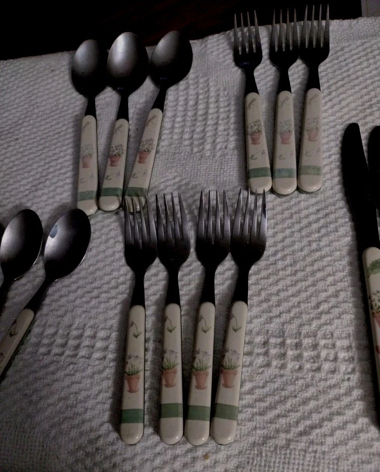 Pfaltzgraff silverware 18 pc Flower Garden 4Forks 4Tsp 4Knives 3Soup 3Salad - Image 4 of 4