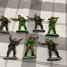 BRITAINS LTD SUPER DEETAIL BRITISH Green And RED BERET 1978