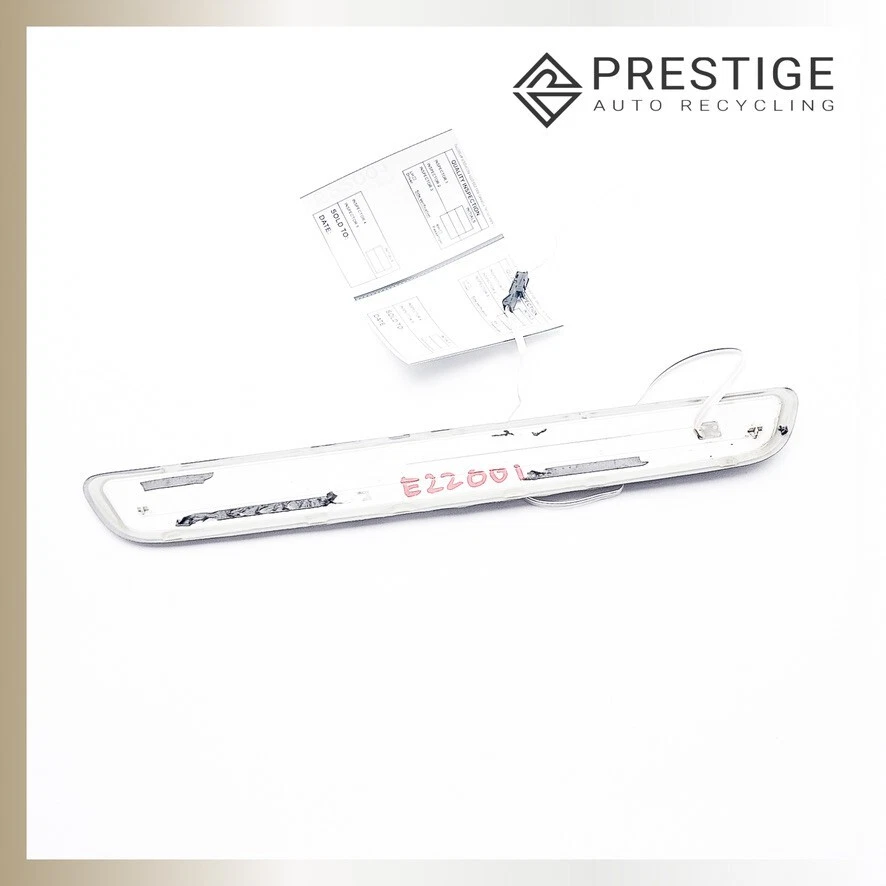 15 Cubierta de umbral de puerta delantera derecha iluminada LED MERCEDES-BENZ C63 AMG A2056802335 Foto 3 de 4