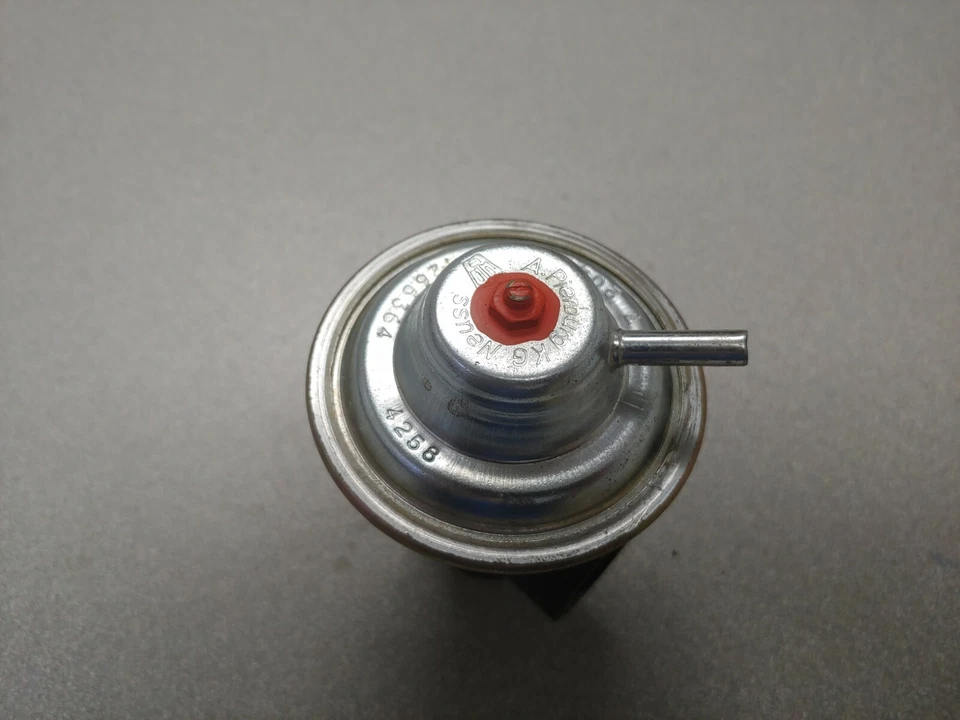 VÁLVULA DE RECIRCULACIÓN DE GAS MOTOR PIERBURG VOLVO 260 EGR ORIGINAL NUEVO DE STOCK Foto 2 de 4