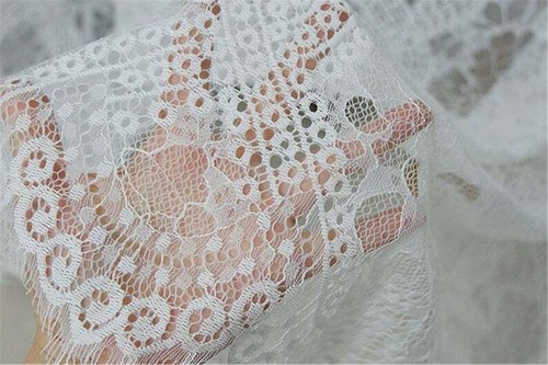 Tessuto pizzo foglia floreale ciglia smerlate bianco sporco Chantilly vintage largo 59" - Foto 7 di 12