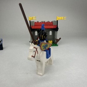 LEGO 6041 - Castle: Lion Knights: Armor Shop -99% complete w/ instructions